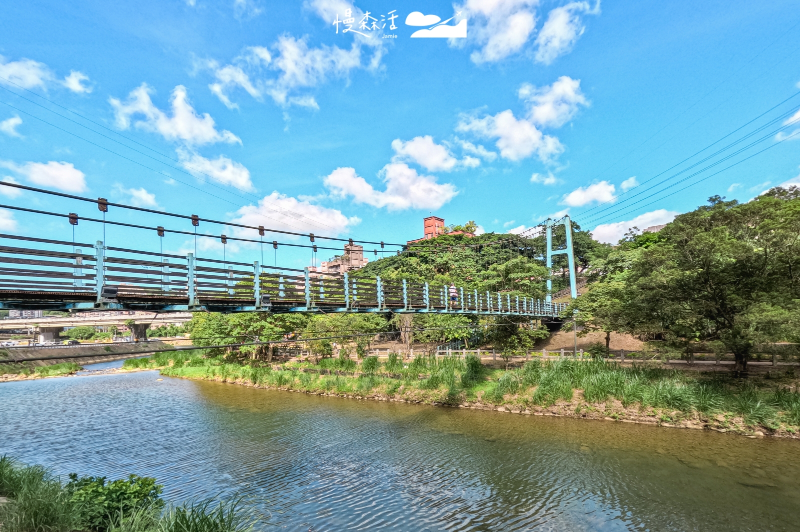 基隆廟口之外!暖暖「藍色吊橋」消暑步道,搭火車就會到