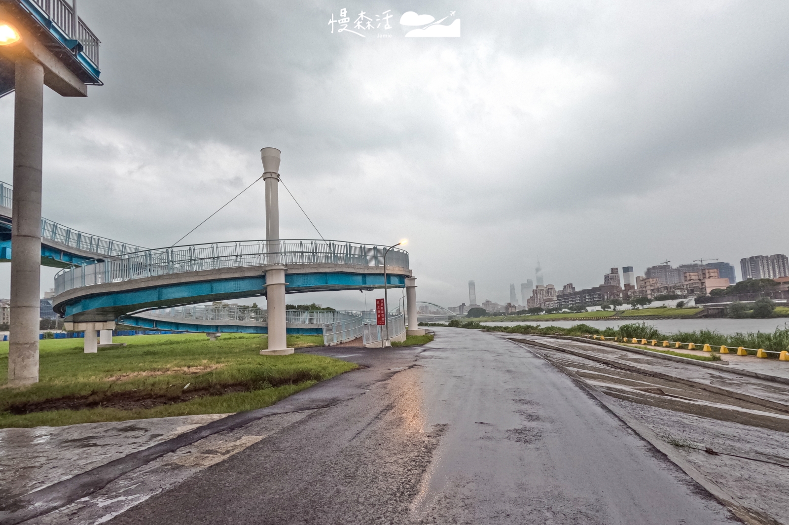 台北民權大橋旁 天際之眼 彩虹河濱公園