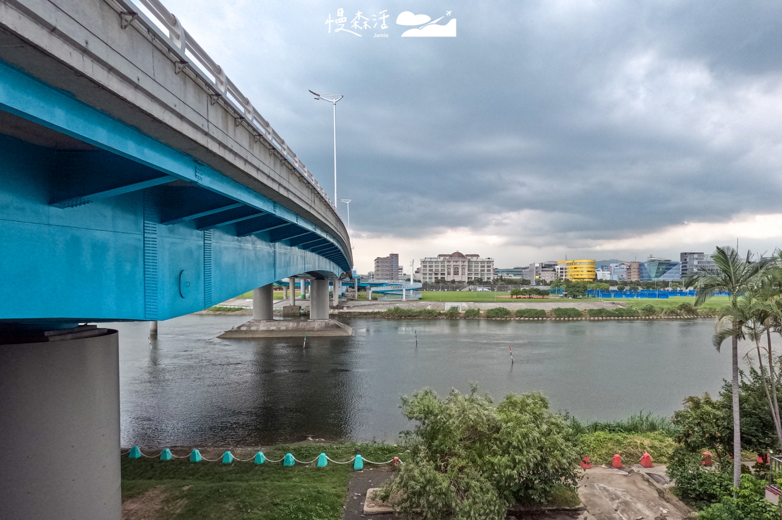 台北觀山河濱公園