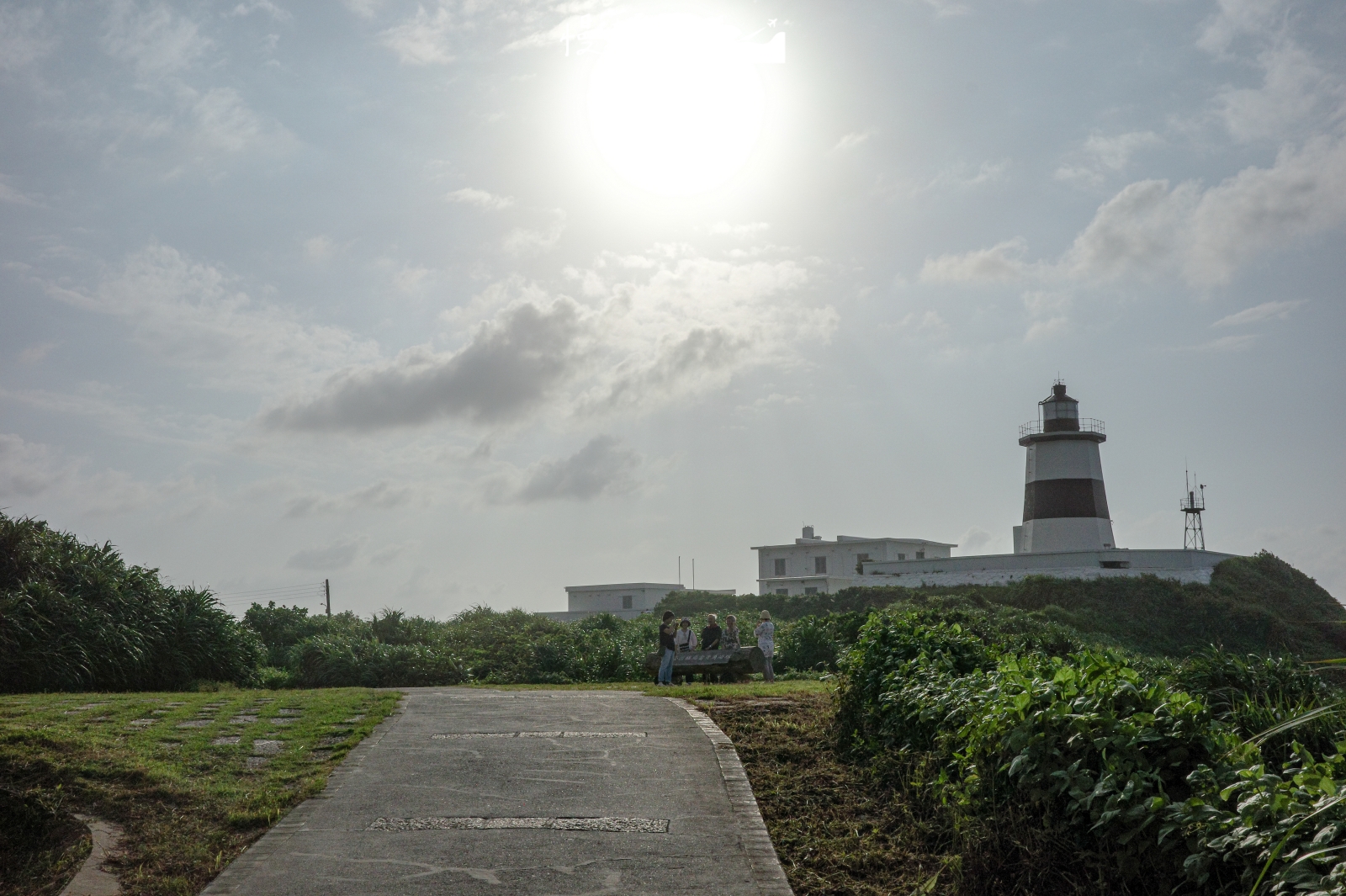 新北「富貴角燈塔步道」健行台灣最北端,迎海風瀏覽湛藍海景
