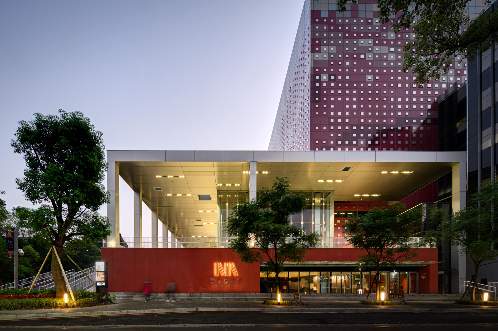 新北市林口區 國家檔案館園區及建物光影藝術