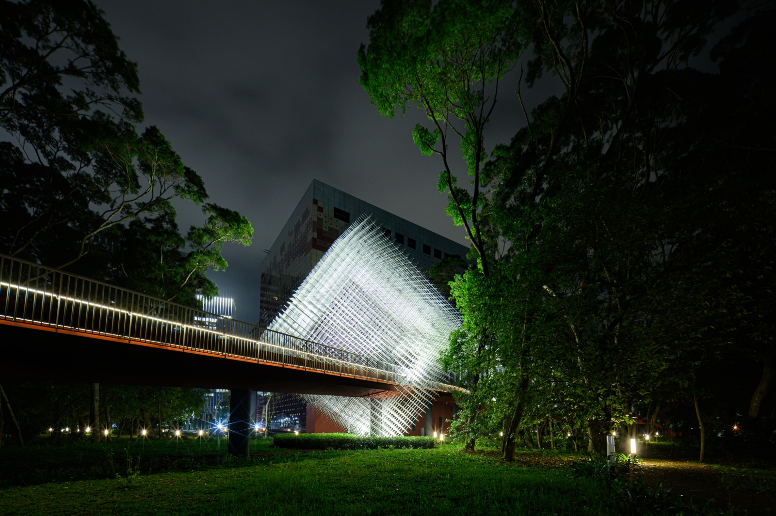 新北市林口區 國家檔案館園區及建物光影藝術