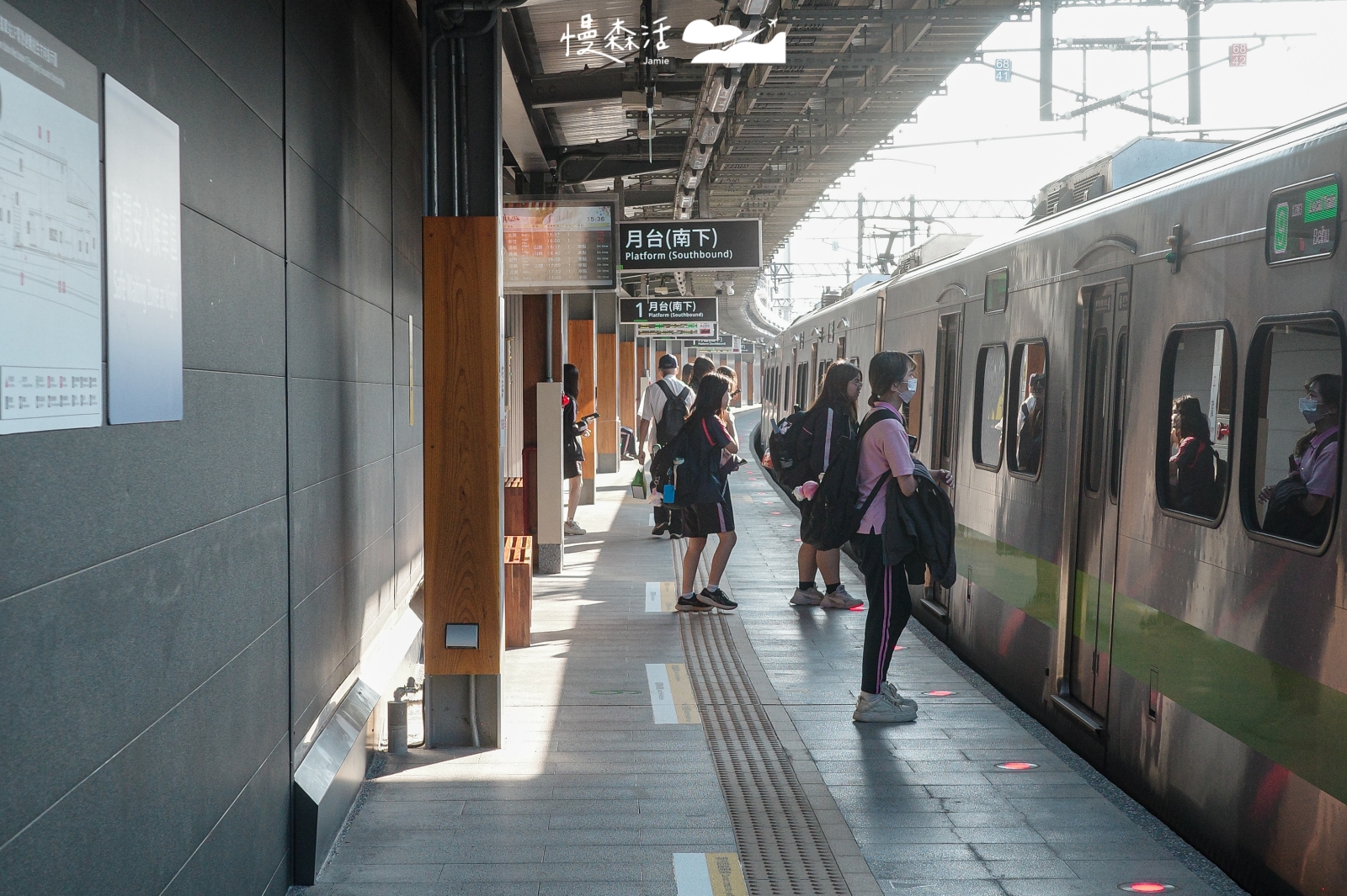 桃園市平鎮區 平鎮車站月台
